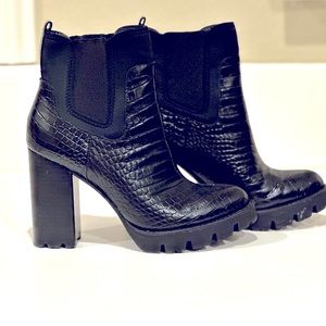 Charles David Grady Chelsea Boot